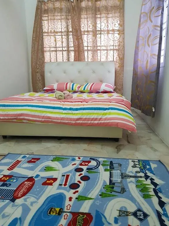 Jb Bandar Baru Uda Homestay ジョホールバル
