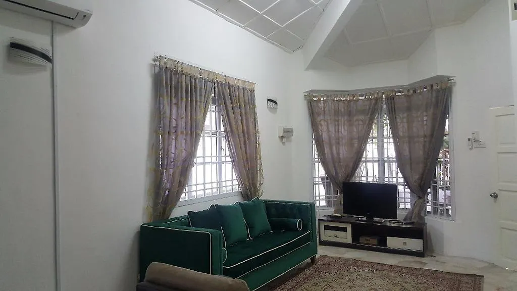 Jb Bandar Baru Uda Homestay ジョホールバル