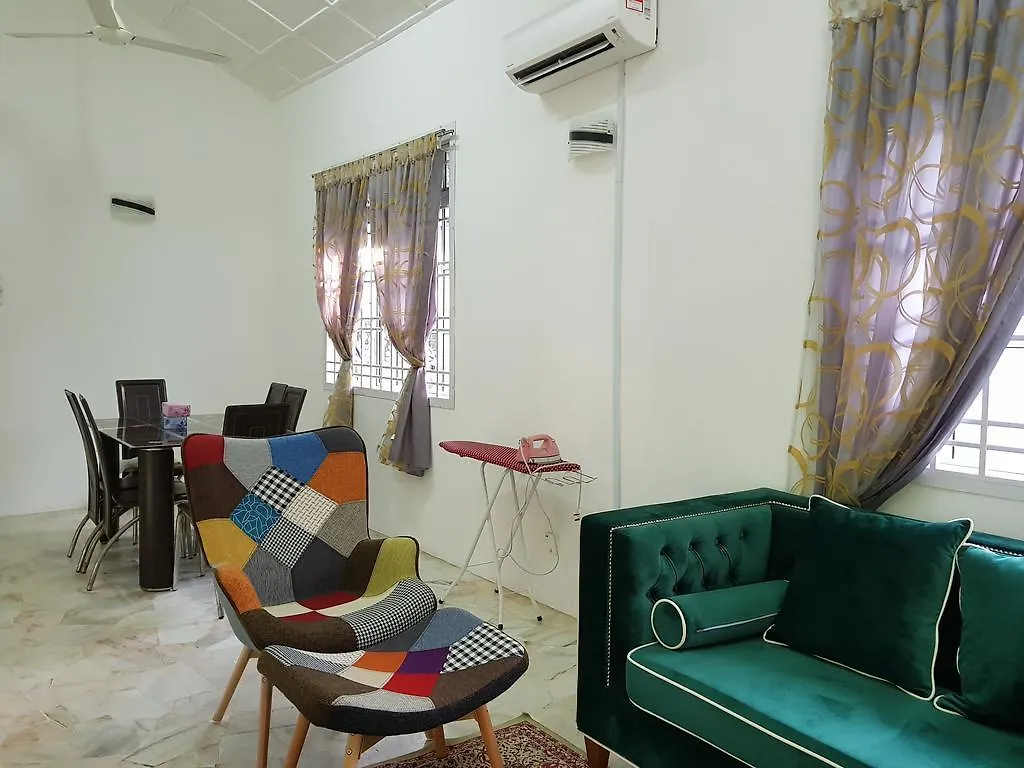 Jb Bandar Baru Uda Homestay ジョホールバル 別荘